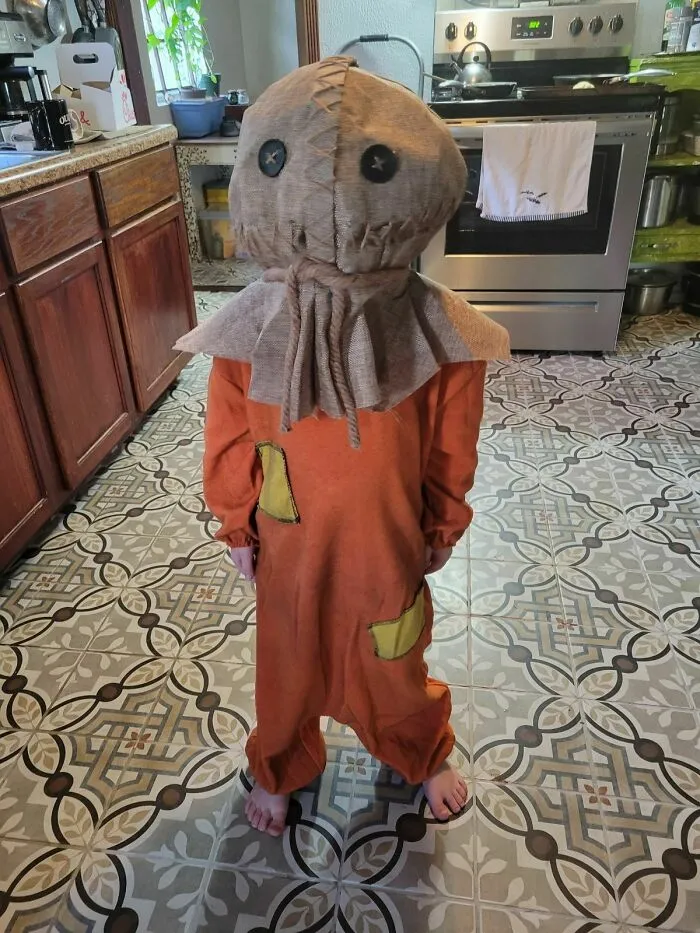 My Brother's Kid Is Running Around The House Like This Giving Me The Wiggins