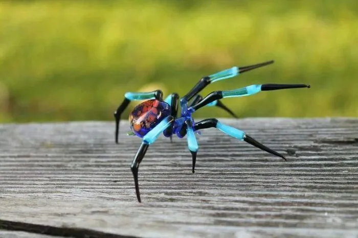 Llevo varios años haciendo figuras de vidrio. Quiero compartir esta araña con ustedes, ¿qué opinan?