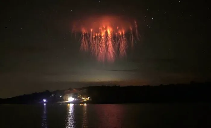 Rare Jellyfish Red Sprite Lightning Found 30-90km In The Atmostphere