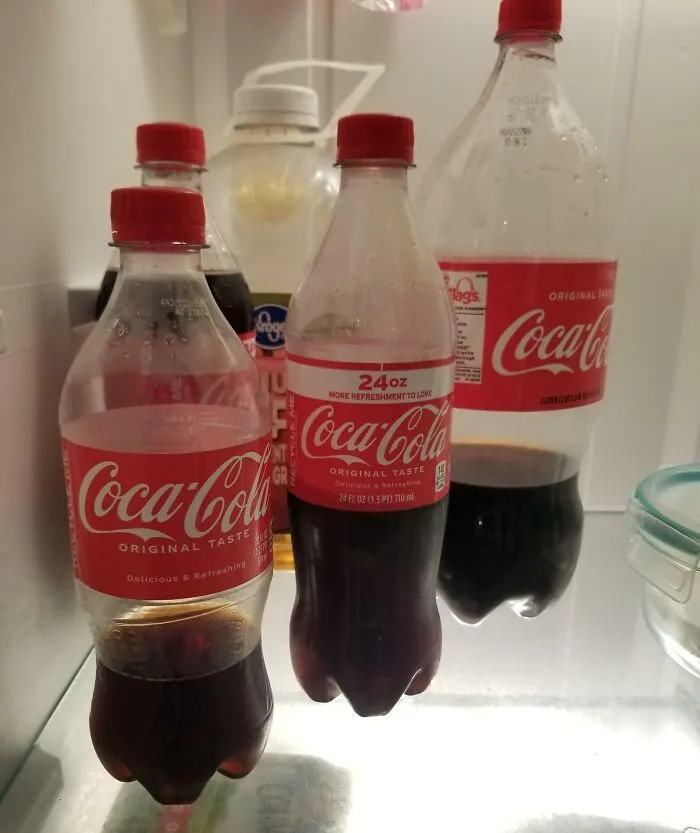 Mi novio se rehúsa a terminarse una botella de Coca-Cola antes de abrir otra
