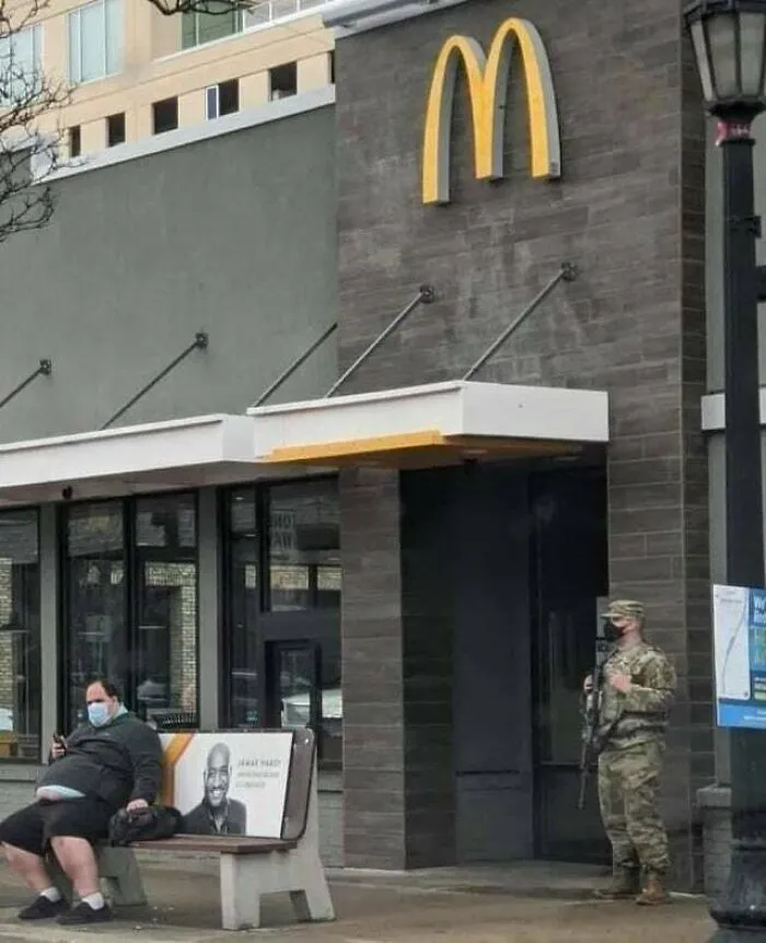 27 Divertidas fotos fuera de contexto mostrando a la perfección el estilo de vida estadounidense