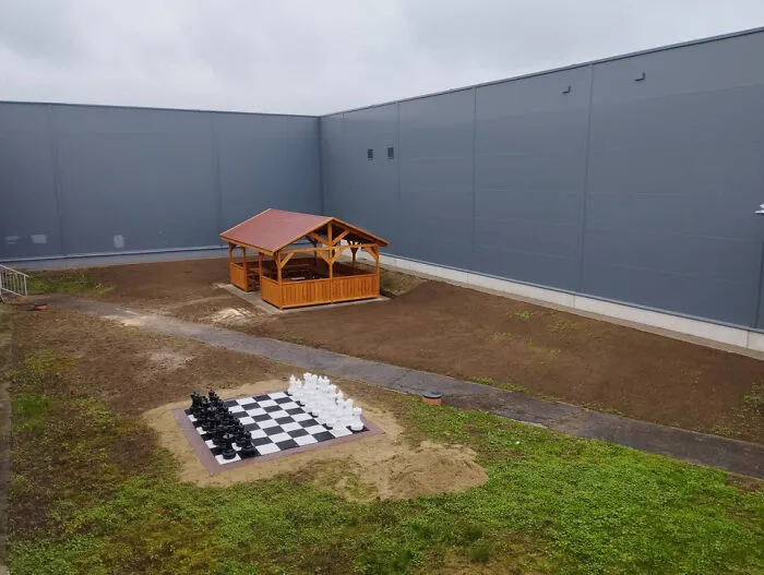 Parque infantil recién construido en Trebišov, Eslovaquia