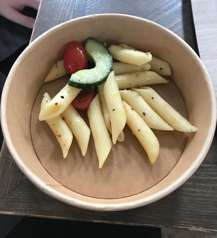 Una ensalada de pasta de 3 dólares que pedí en un restaurante de Jamie Oliver en el aeropuerto