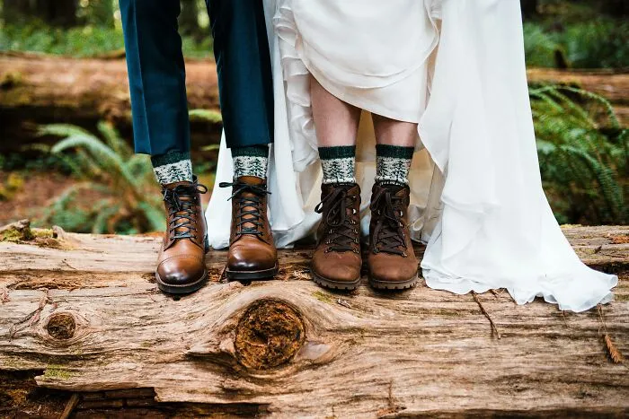 Calcetines que combinan tejidos a mano para el día de nuestra boda