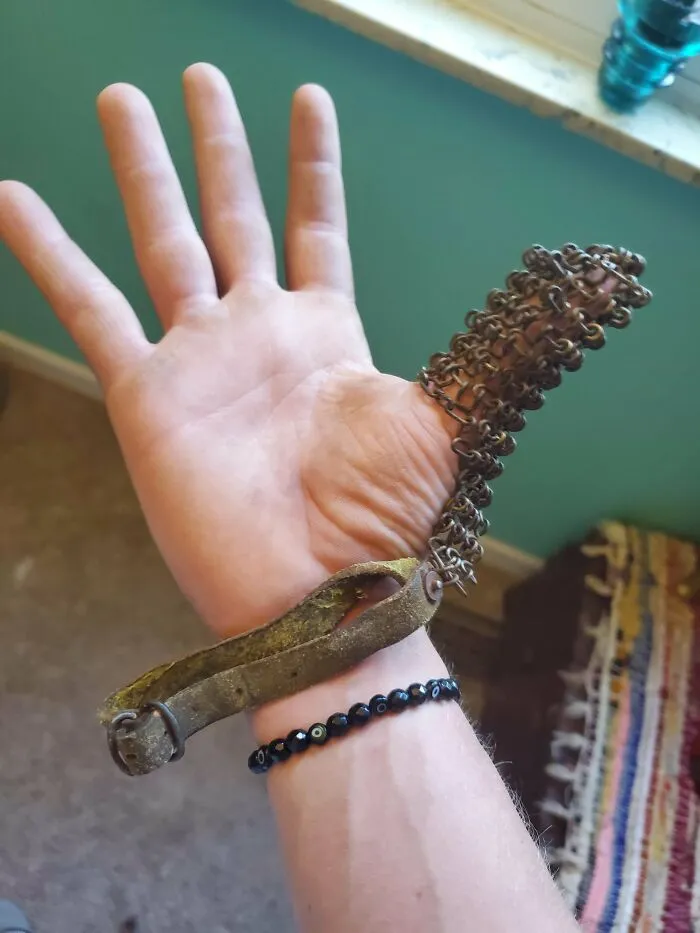 Es un protector de pulgar, pero ¿para qué? Lo encontré en un mercado