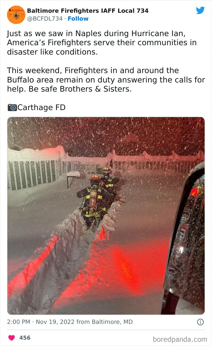 People Are Posting Wild Photos As Buffalo, New York, Digs Up From 6 Feet Of Snow