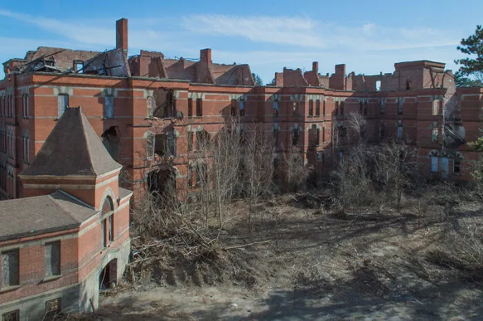 “Weird” Minor Turned Out To Be A 30-Year-Old Psychiatric Patient