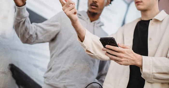 “What Do You Think Would Be The Funniest Thing To Ask A Stranger?” (30 Answers By Our Community)