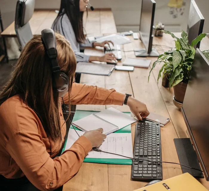 35 Workplace Behaviors That People Say Are Actually Toxic