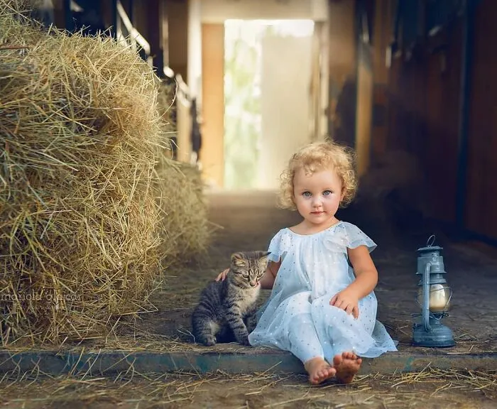 This Photographer Has Taken Magnificent Shots Illustrating The Delicate Bond Between Humans And Animals (50 Pics)