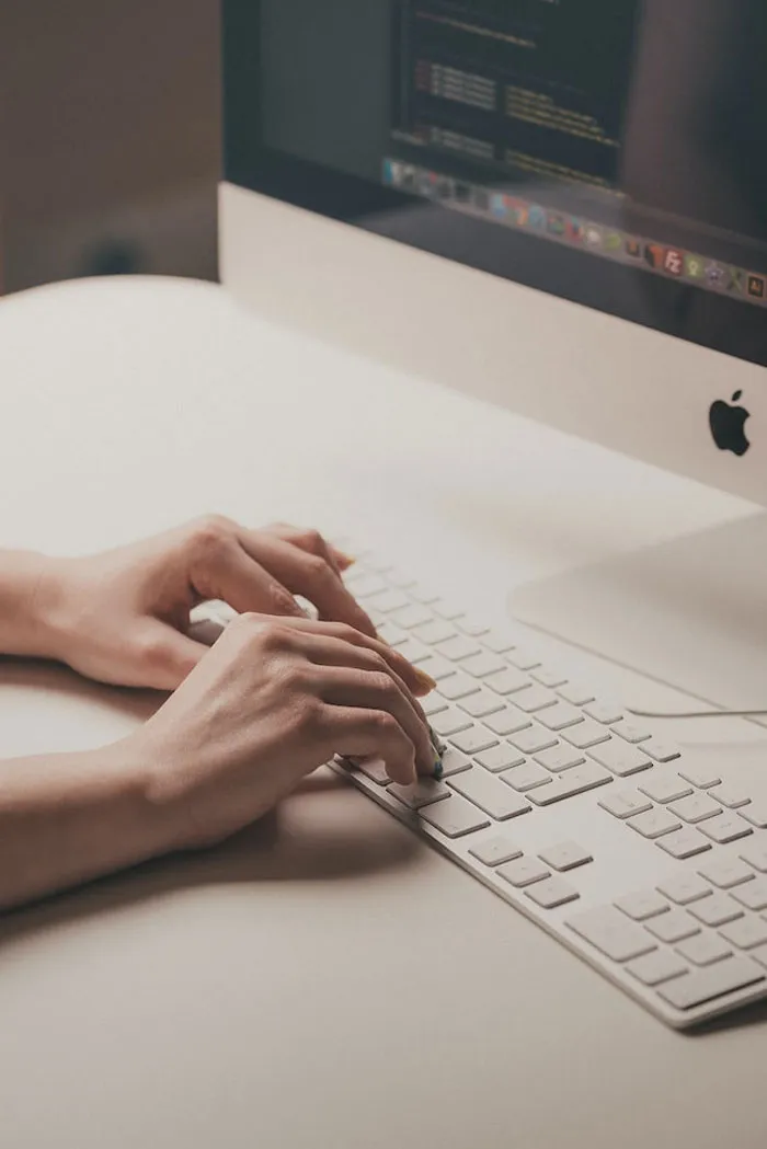 "No todo tiene que conectarse a Internet": 30 jóvenes comparten las cosas en las que los Boomers podrían tener razón