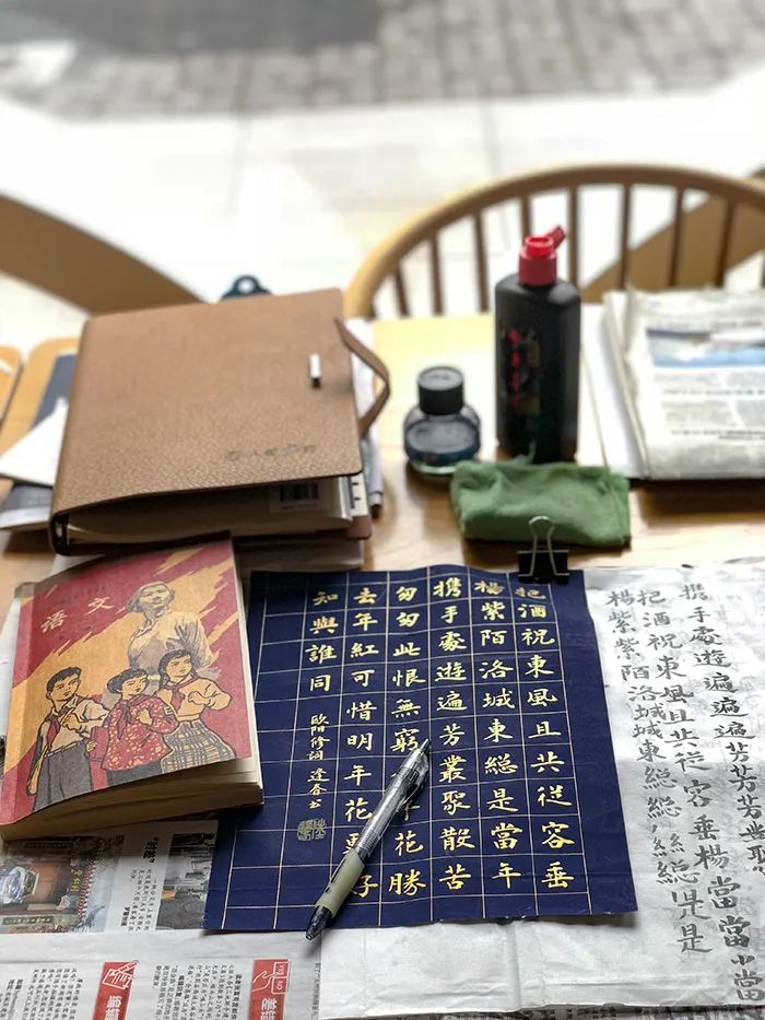Books with Chinese symbols for solo activities and personal relaxation.