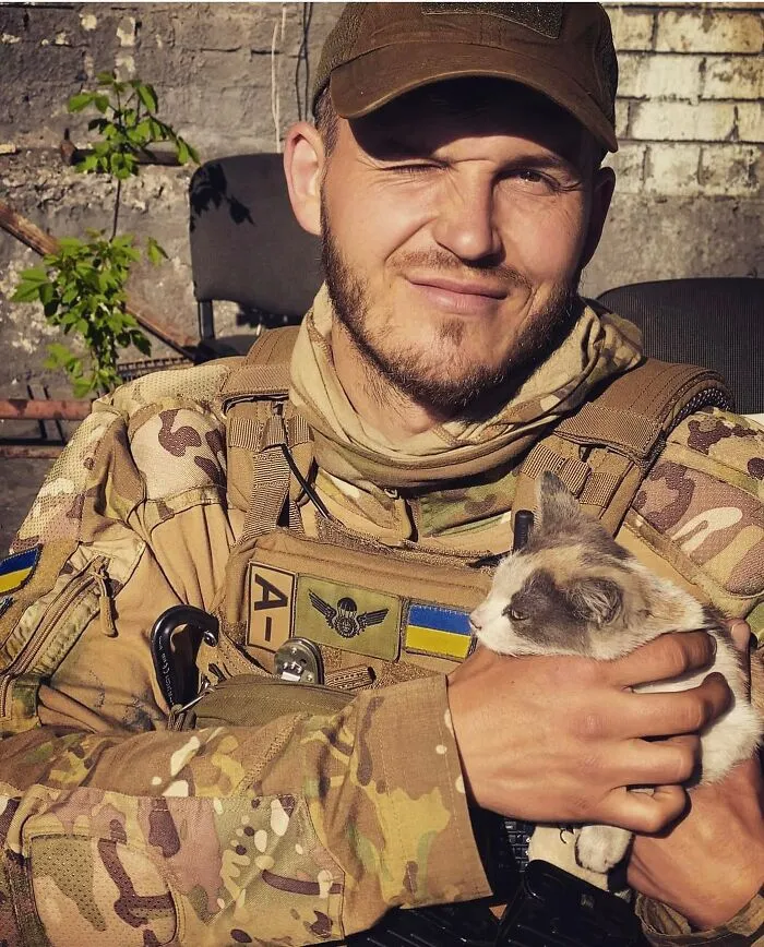 50 Photos Of Cats And Dogs Rescued By Ukrainian Soldiers, Shared By This Instagram Account