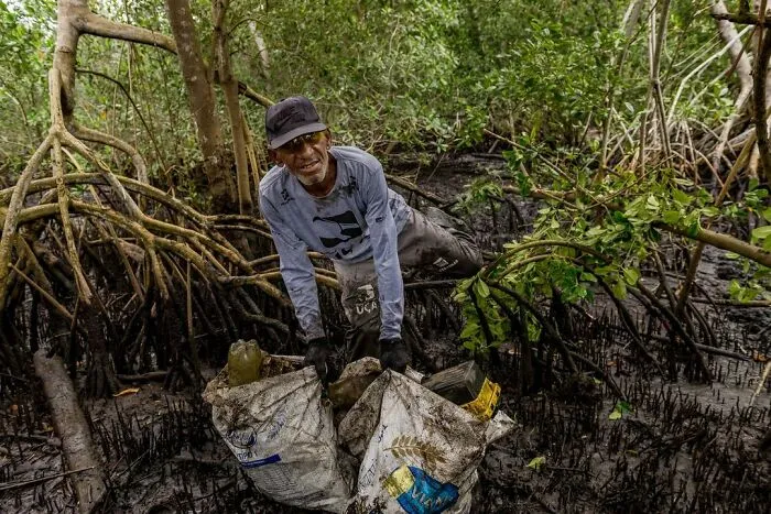 There Is Hope In The Trash - Rodrigo Silva Campanario, Brazil