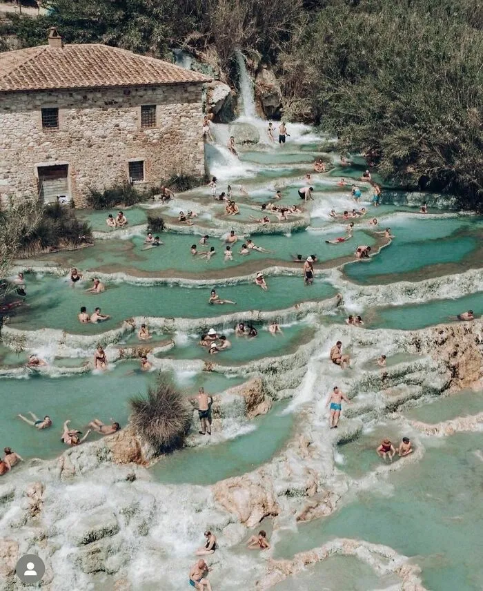 ‘Somewhere I Would Like To Live’: 30 Very Aesthetic Places And Homes Posted By This Page (New Pics)