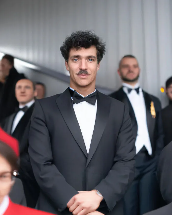 Charlie Chaplin - Actor cómico, cineasta y compositor británico que se convirtió en un icono mundial a través de su personaje en la pantalla, "El Vagabundo"