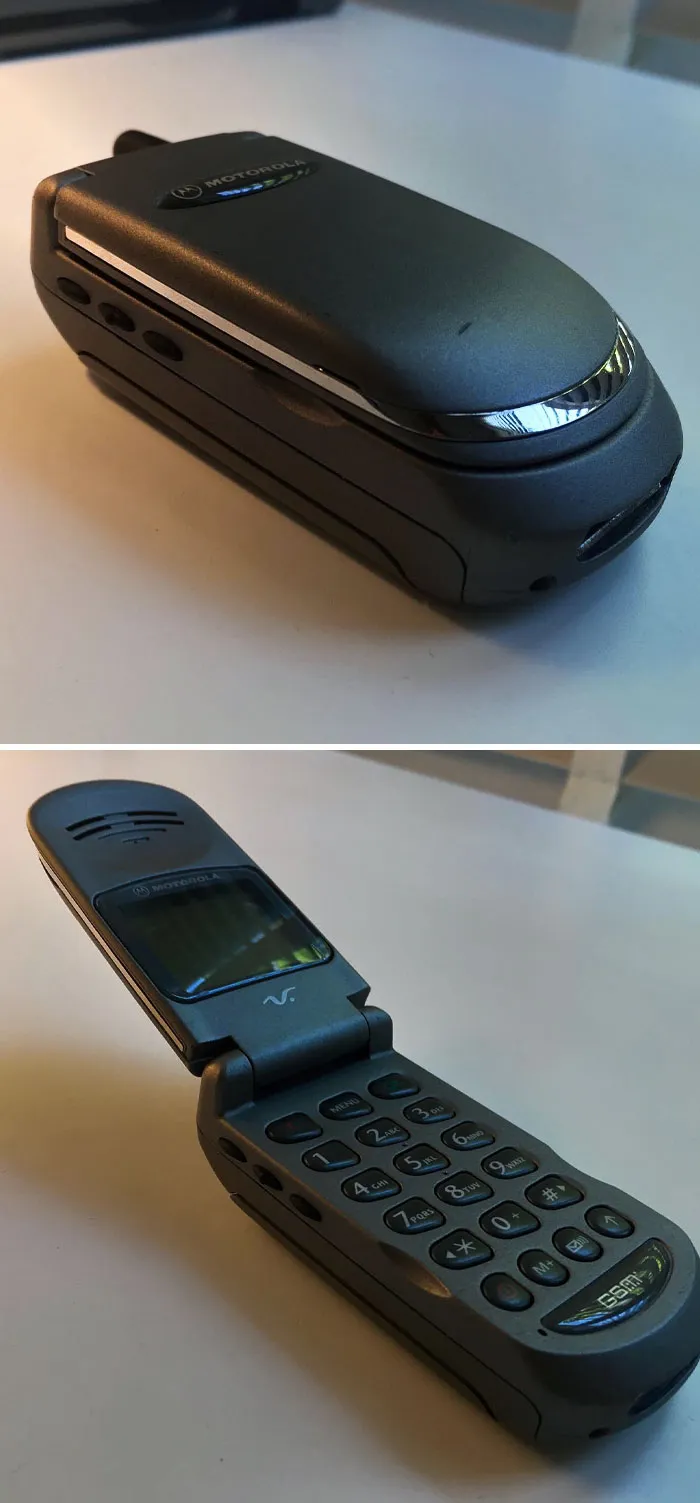 My Beautiful Motorola V50. In The Dark Gray Color, Which I Think Looks Best. Great Phone, Very Small, Compact, Has Great Range, And It Still Works On 2g Networks