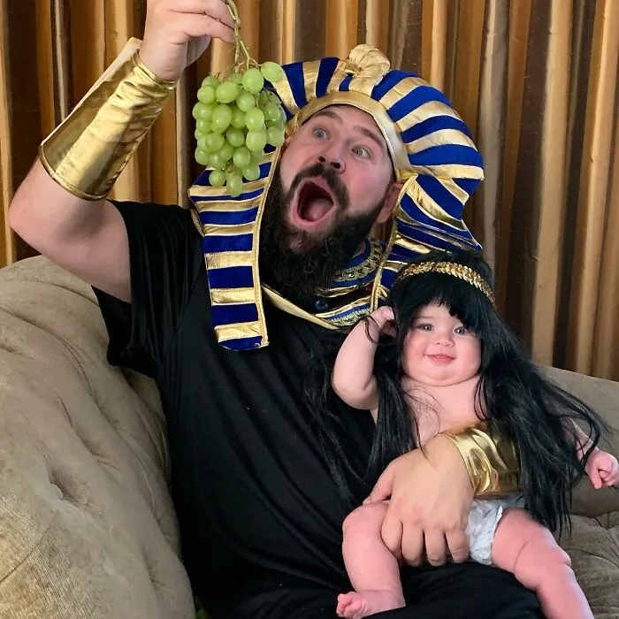 Dad Takes Hilarious Pics With His Daughters In Costumes And They’re Just Too Adorable (40 New Pics)