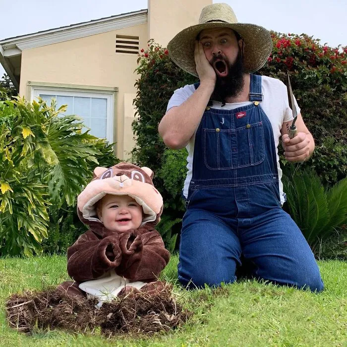 Mira las divertidísimas fotos que este papá se toma con sus hijas disfrazadas (Nuevas imágenes)