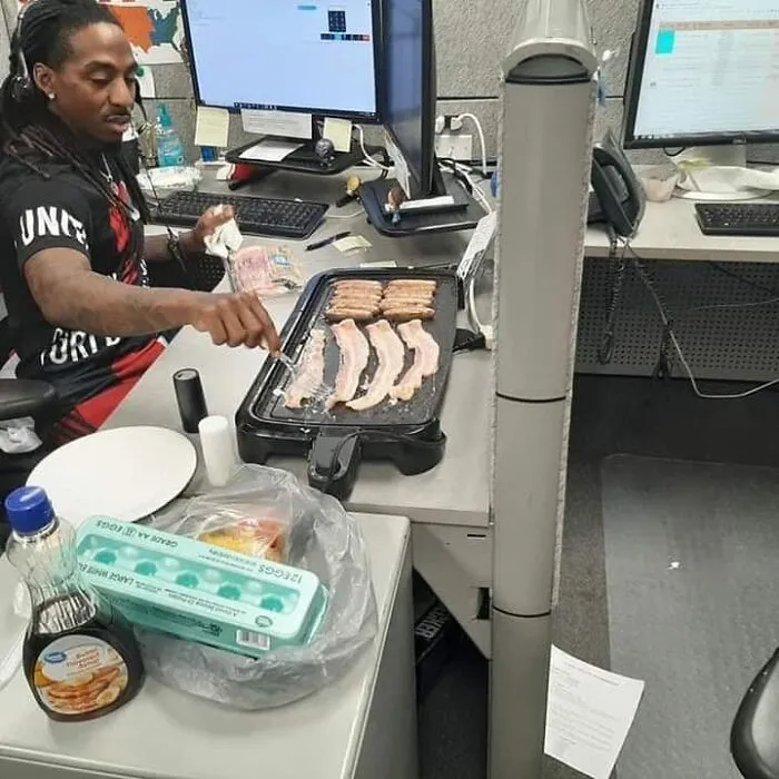 30 Lugares extraños y aleatorios donde la gente ha encontrado comida