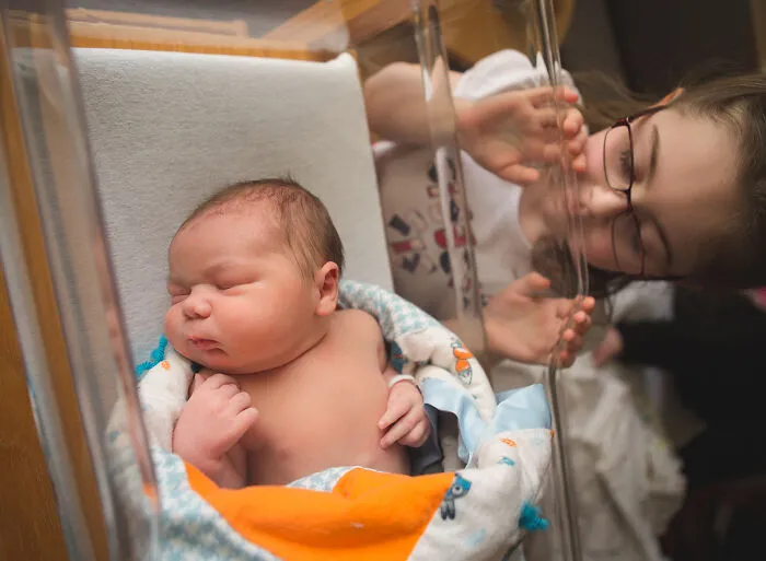 I Took Pictures Of Newborn Babies At The Hospital And Their Homes, Here Are 27 Of My Favorite Ones