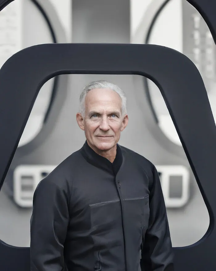 Henry Ford - Industrial estadounidense, magnate de los negocios, fundador de la Ford Motor Company y principal desarrollador de la técnica de la línea de montaje de la producción en masa