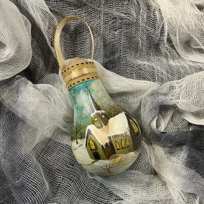 I Paint On Burnt Out Lightbulbs To Repurpose Them As Christmas Tree Ornaments (60 Pics)