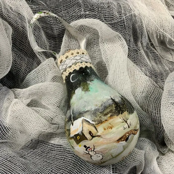 I Paint On Burnt Out Lightbulbs To Repurpose Them As Christmas Tree Ornaments (60 Pics)