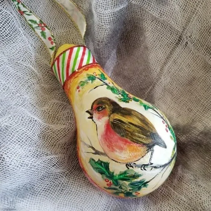 I Paint On Burnt Out Lightbulbs To Repurpose Them As Christmas Tree Ornaments (60 Pics)