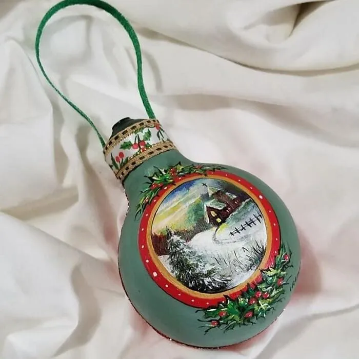 I Paint On Burnt Out Lightbulbs To Repurpose Them As Christmas Tree Ornaments (60 Pics)