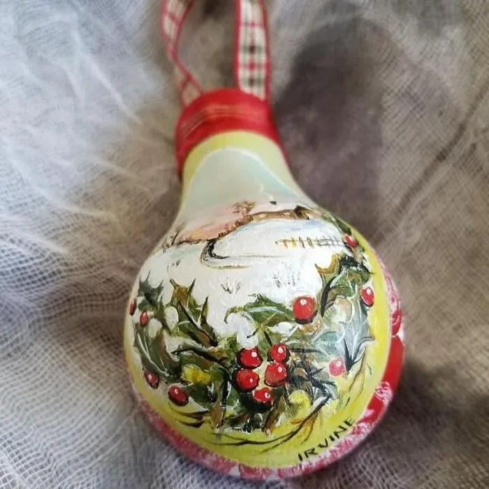 I Paint On Burnt Out Lightbulbs To Repurpose Them As Christmas Tree Ornaments (60 Pics)