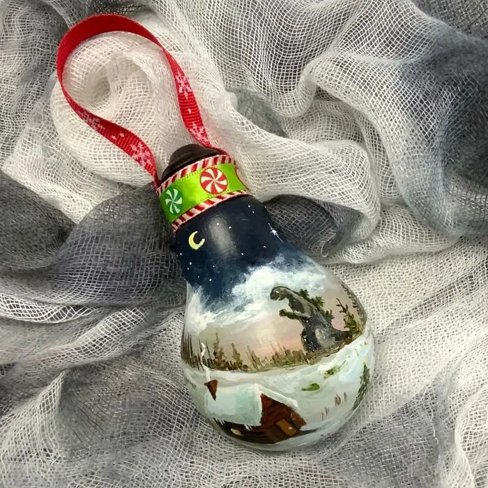 I Paint On Burnt Out Lightbulbs To Repurpose Them As Christmas Tree Ornaments (60 Pics)