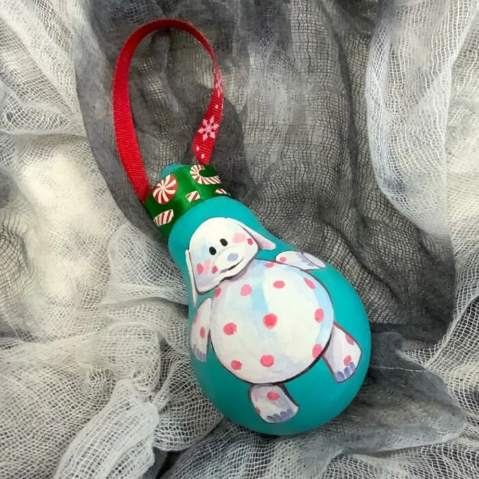 I Paint On Burnt Out Lightbulbs To Repurpose Them As Christmas Tree Ornaments (60 Pics)