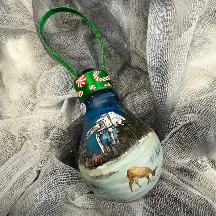 I Paint On Burnt Out Lightbulbs To Repurpose Them As Christmas Tree Ornaments (60 Pics)