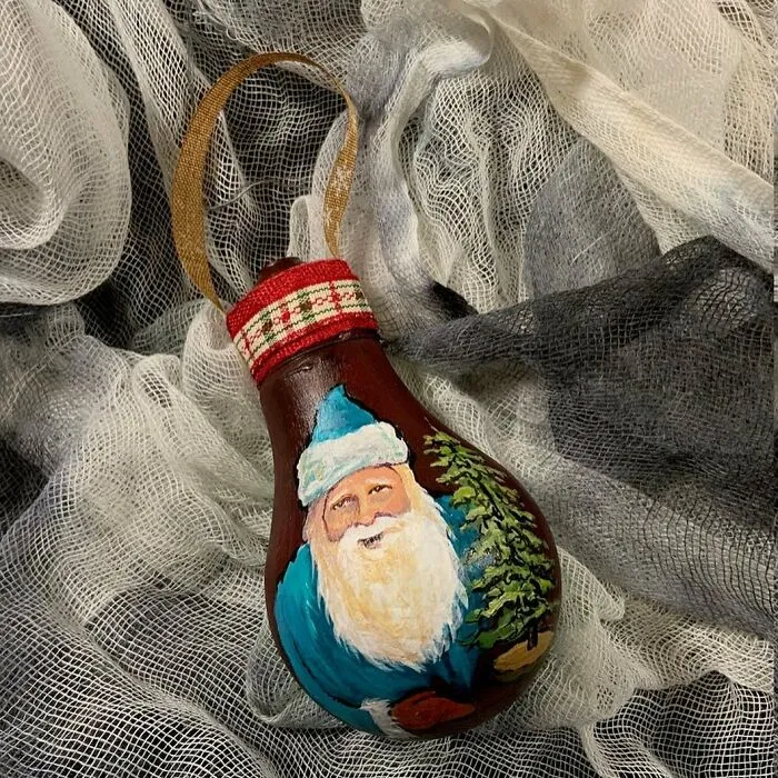 I Paint On Burnt Out Lightbulbs To Repurpose Them As Christmas Tree Ornaments (60 Pics)