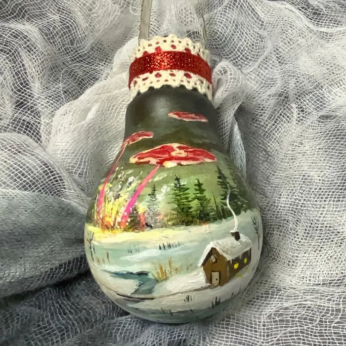 I Paint On Burnt Out Lightbulbs To Repurpose Them As Christmas Tree Ornaments (60 Pics)