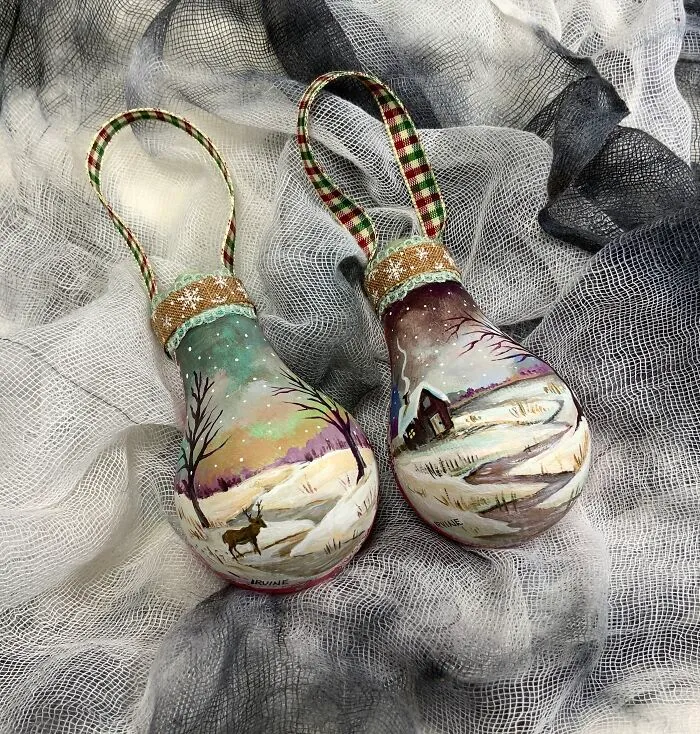 I Paint On Burnt Out Lightbulbs To Repurpose Them As Christmas Tree Ornaments (60 Pics)