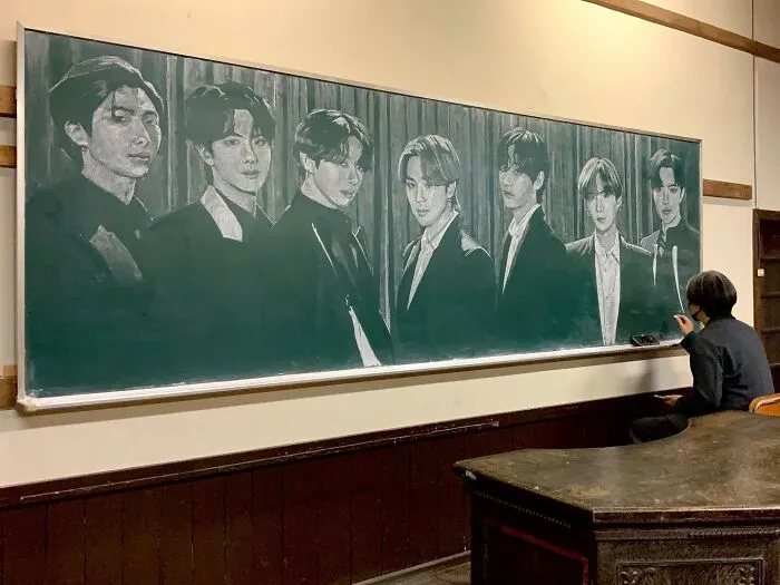From Sailor Moon To Vincent Van Gogh's "Starry Night", This Teacher Surprises His Students With Stunning Chalkboard Art (31 New Pics)