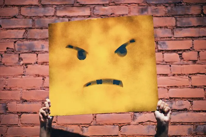 "People Who Are Incapable Of Admitting They Are Wrong" And 30 Other Deal-Breakers, As Shared By Our Community