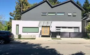 "That's It, I'm Architecture Shaming - Burn It To The Ground Edition": 29 Of The Best Pics From This Facebook Group