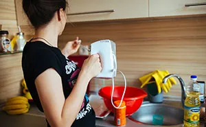 “I Took Her Key”: Mom Gets Banned From Her 24 Y.O. Daughter’s House For Purposefully “Sabotaging Her Kosher Kitchen”