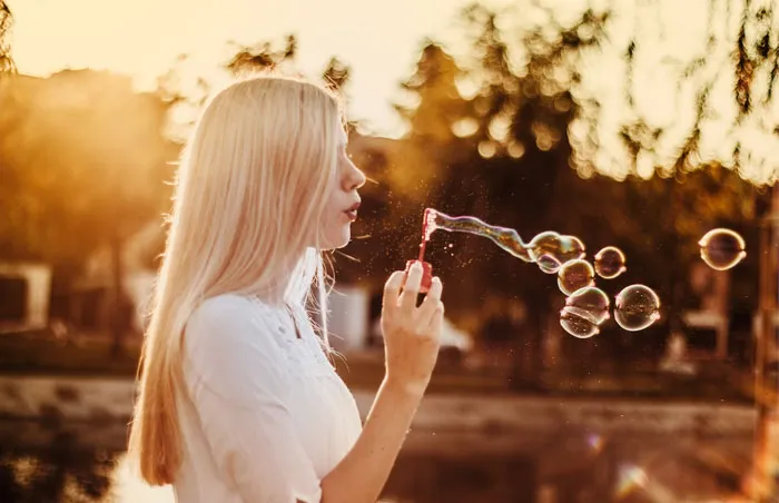 30 Party Hosts Share Their Knowledge On How To Throw A Party That's Fun For Everyone