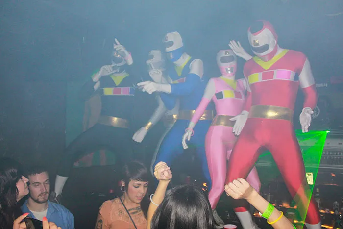 Decidimos salir vestidos como los Power Rangers