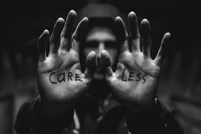 "People Who Are Incapable Of Admitting They Are Wrong" And 30 Other Deal-Breakers, As Shared By Our Community