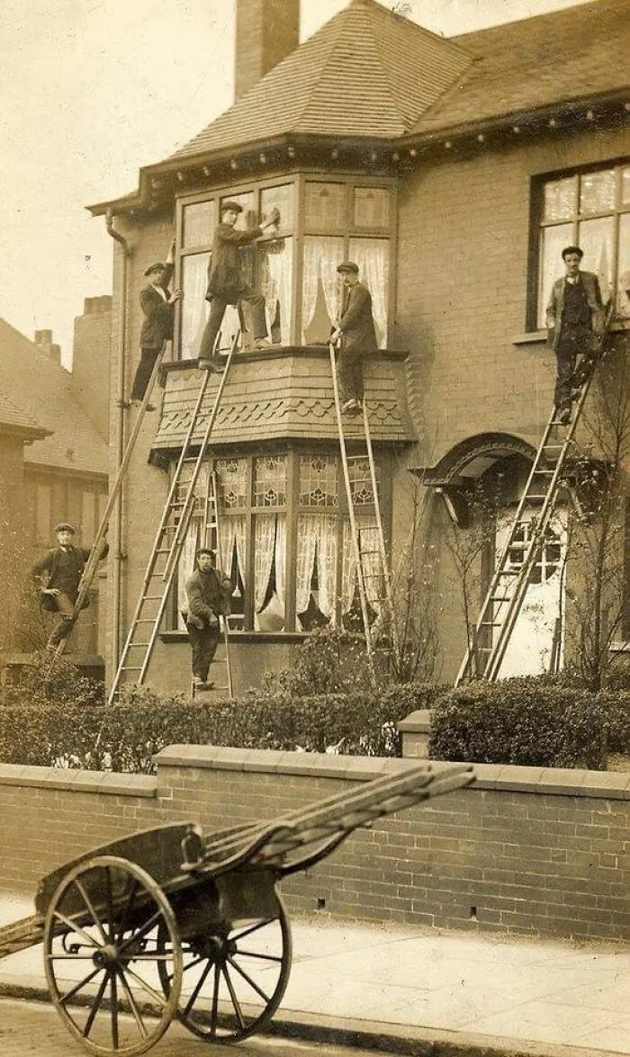 Even The Window Cleaners Wore Suits 100 Years Ago