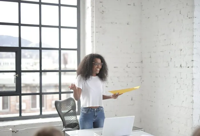 35 Workplace Behaviors That People Say Are Actually Toxic