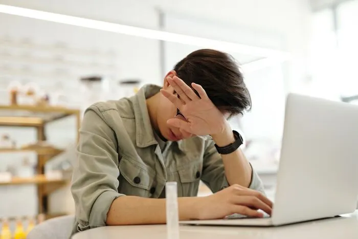 35 Workplace Behaviors That People Say Are Actually Toxic