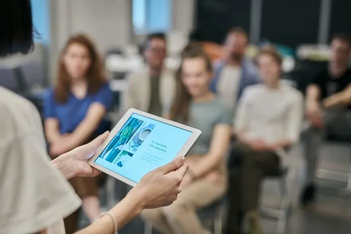 35 Workplace Behaviors That People Say Are Actually Toxic