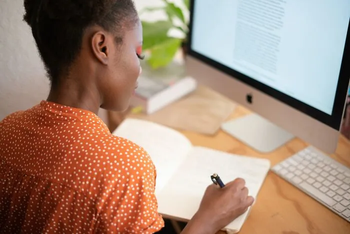 35 Workplace Behaviors That People Say Are Actually Toxic