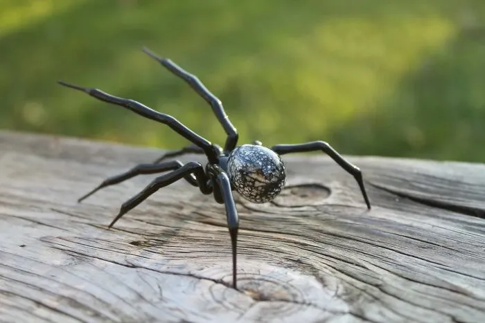 I Am A Ukrainian Artist Who Creates Glass Figures Of Spiders In The Lampwork Technique (8 Pics)